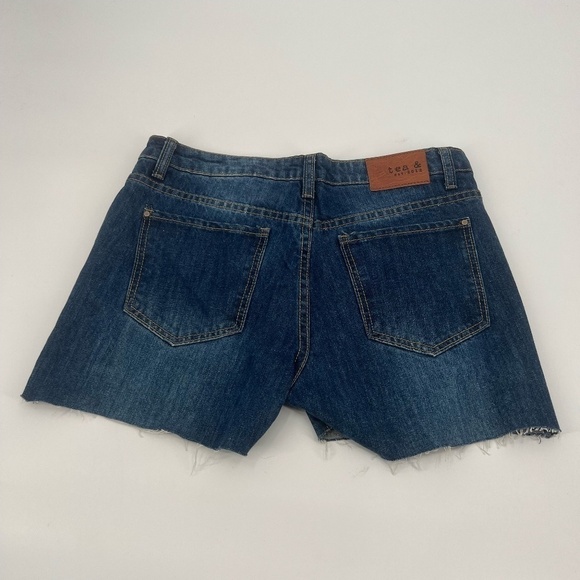 Tea & Cup Premium Denim Distressed Cut Off Jean Shorts Size 5 Women’s - Picture 3 of 7